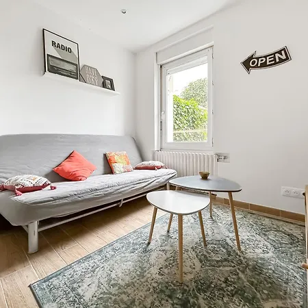 Daire Douillet, Proche Tram & Bus Tours