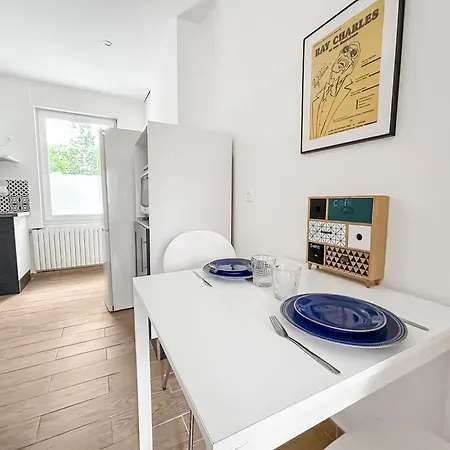 Douillet, Proche Tram & Bus