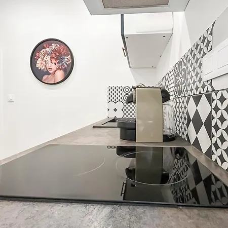 Douillet, Proche Tram & Bus Daire *