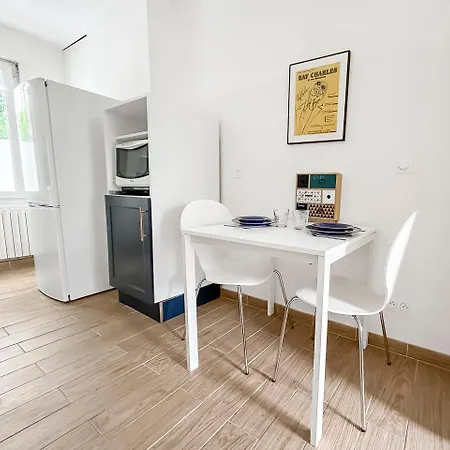 Douillet, Proche Tram & Bus شقة *