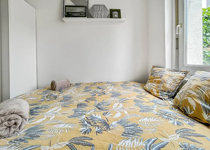 Douillet, Proche Tram & Bus * 图尔