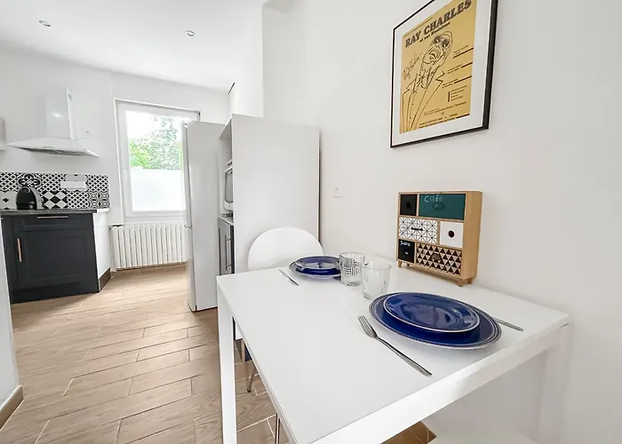 Douillet, Proche Tram & Bus