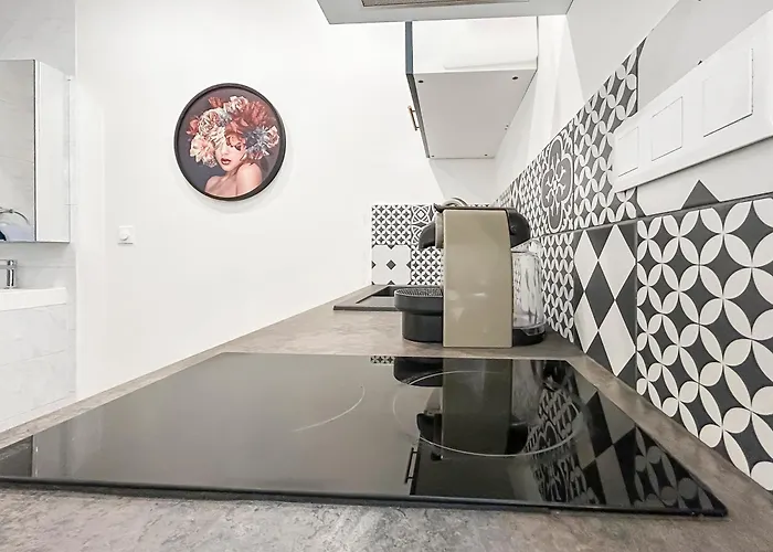 Douillet, Proche Tram & Bus Apartment *