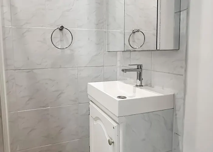 Douillet, Proche Tram & Bus Apartment *