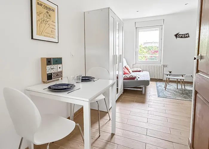 Douillet, Proche Tram & Bus